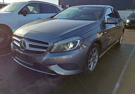 Mercedes-Benz A 180 Rückfahrkamera Navi Leder XENON