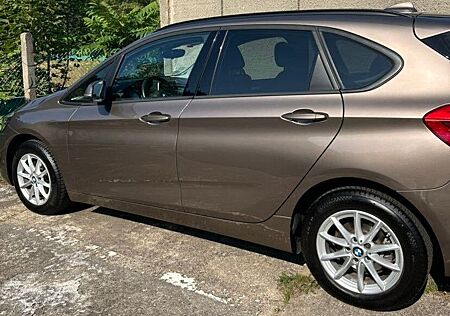 BMW 2er 220i Active Tourer, Benzin, Navi, Sitzheizung...