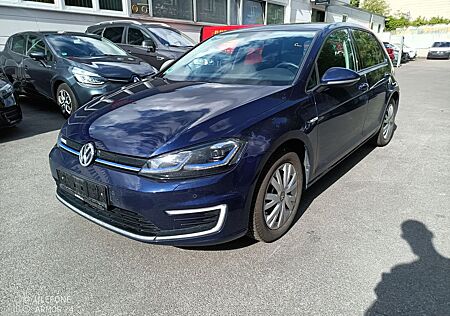 VW Golf Volkswagen e- *WäPu*CCS*SHZ*Nav*MATRIX*WR*ActInf*SoH93%