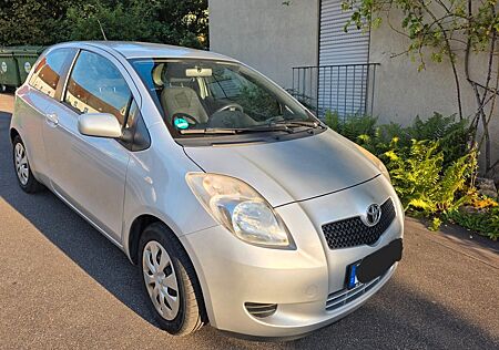 Toyota Yaris 1,3-l-VVT-i Sol Sol