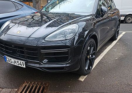 Porsche Cayenne Turbo mit Aproved und Service Neu