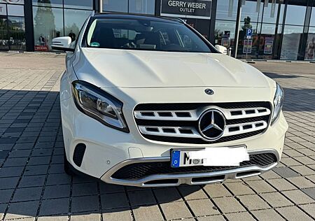 Mercedes-Benz GLA 180 -