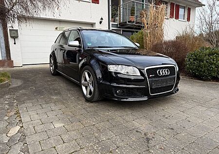 Audi RS4 4.2 quattro Avant -
