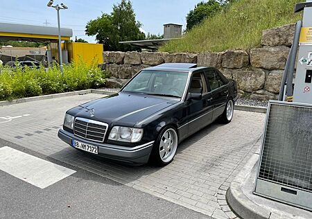 Mercedes-Benz 280 W124 280E Oldtimer