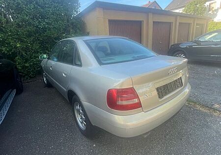 Audi A4 1.6 -