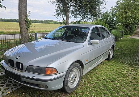 BMW 523i