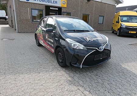 Toyota Yaris Hybrid Life