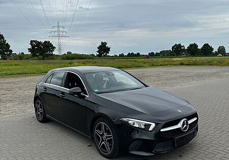 Mercedes-Benz A 180 - 8fach, Navi, Rückfahrkamera, AMG, LED
