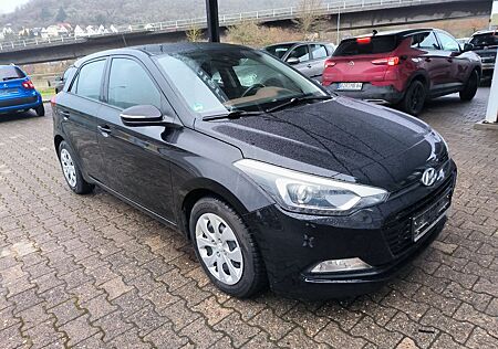 Hyundai i20 Active 2.Hd SH Kamera Navi DAB 8-fch bereift