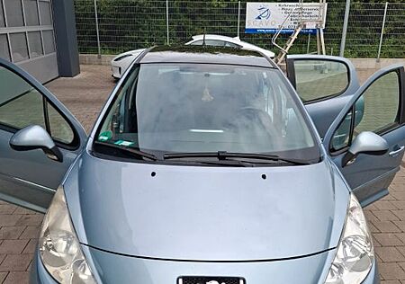 Peugeot 207 Sehr gepflegt, Baujahr 2010, Benzi