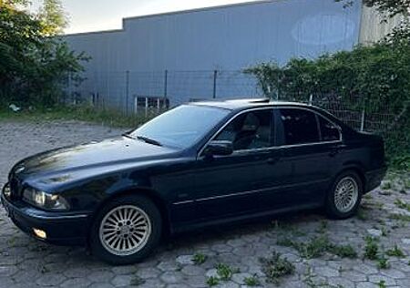BMW 528i A -