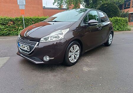 Peugeot 208 1.4 Klima/Pano/TÜV bis 03/2027