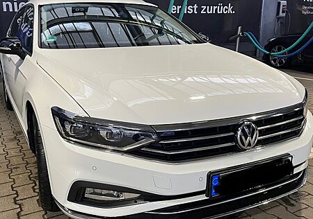 VW Passat Variant Volkswagen 2.0 TDI SCR DSG Elegance Vari..