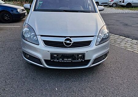 Opel Zafira 1.8 -