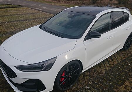 Ford Focus ST X Track Pack B+O Brembo Garantie 2028