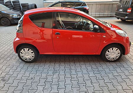 Citroën C1 Sparsames Auto mit Navigation Rückfahrkamera