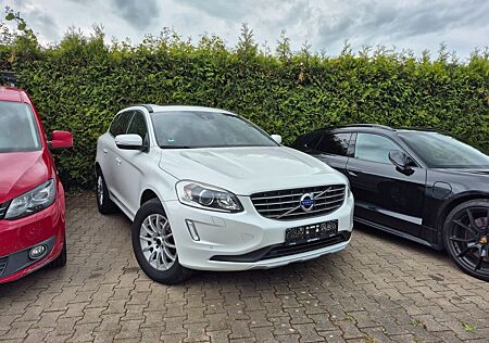 Volvo XC 60 2WD/Leder/P-Dach/Bi-Xenon/R-Kamera