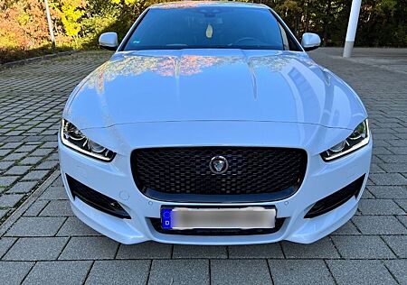 Jaguar XE 25t 250PS R-Sport Automatik