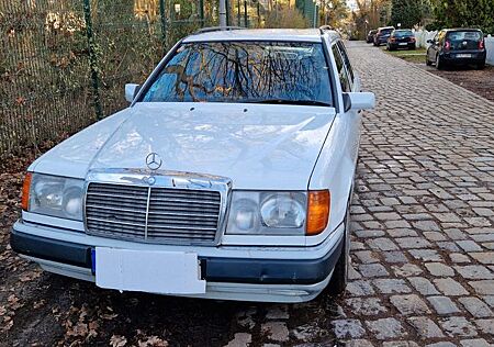 Mercedes-Benz 230