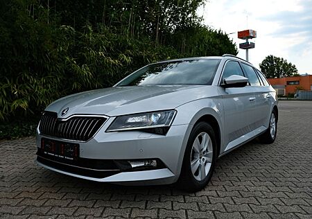 Skoda Superb Combi Ambition Bi-Xenon 8-fach bereift