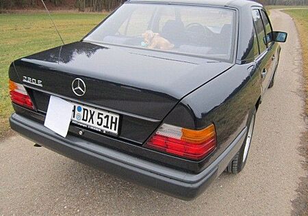 Mercedes-Benz E 230