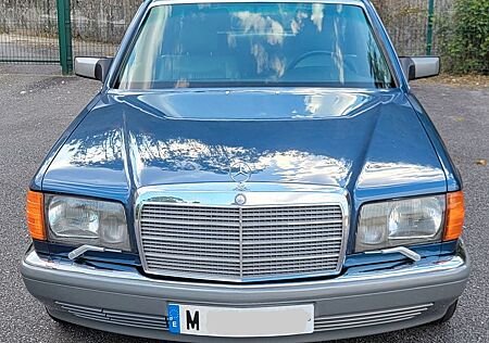 Mercedes-Benz 560 SEL