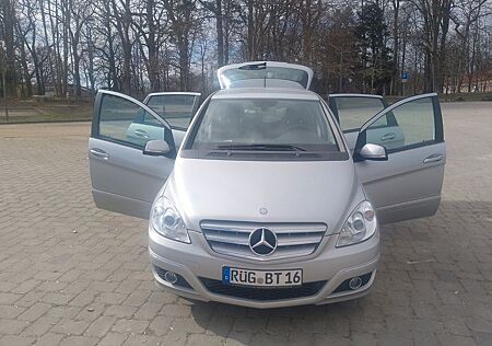 Mercedes-Benz B 180 BlueEFFICIENCY -