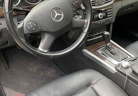 Mercedes-Benz E 220 CDI T BlueEFFICIENCY -