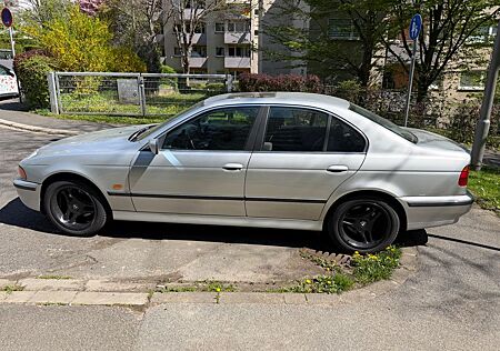 BMW 520i
