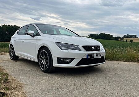 Seat Leon 2.0 TDI FR * LED * Pano * Navi * CarPlay