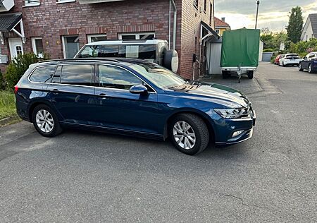VW Passat Volkswagen 1.6 TDI SCR DSG Business Business