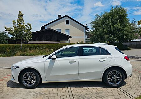 Mercedes-Benz A 220 Progressive MBUX scheckheftgepflegt