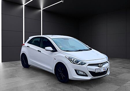 Hyundai i30 Xenon~MFL~PDC~8-Fach bereift~TOP Zustand