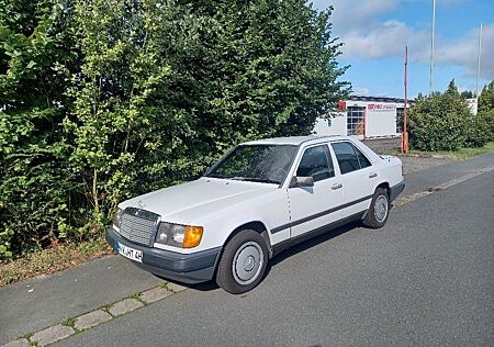 Mercedes-Benz 230 E