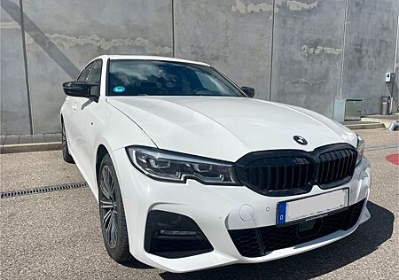BMW 330e M Sport - Vollausstattung - Scheckheft