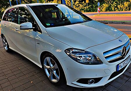 Mercedes-Benz B 180 * BlueEFFICIENCY TÜV Neu Scheckheft*
