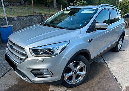 Ford Kuga 2,0 TDCi 4x4 132kW Titanium PowerShift Pano