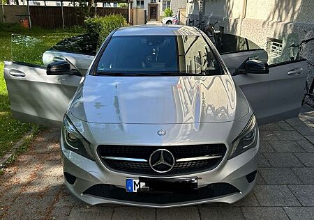 Mercedes-Benz CLA 220 CDI - Coupé Urban COMAND Xenon Standh.