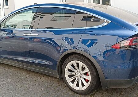 Tesla Model X P90D -