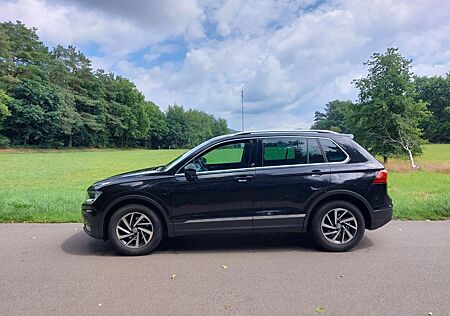 VW Tiguan Volkswagen 2.0 TDI SCR 85kW SOUND, 2-fach bereift