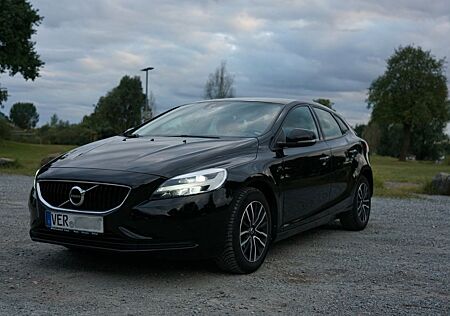 Volvo V40 T3 Momentum - PDC, Navi, TÜV Neu, AHK