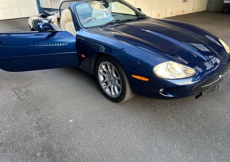 Jaguar XK8 4.0 V8 Automatik Garagenwagen!