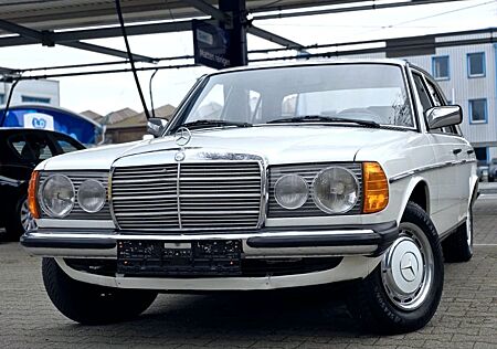 Mercedes-Benz 200 W123