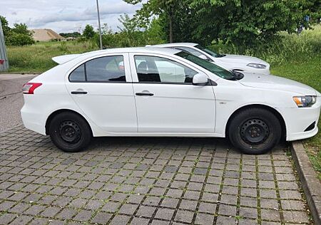 Mitsubishi Lancer 1.5 -