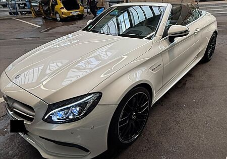 Mercedes-Benz C 63 AMG Mercedes C 63 AMG Cabrio | designo diamantweiß