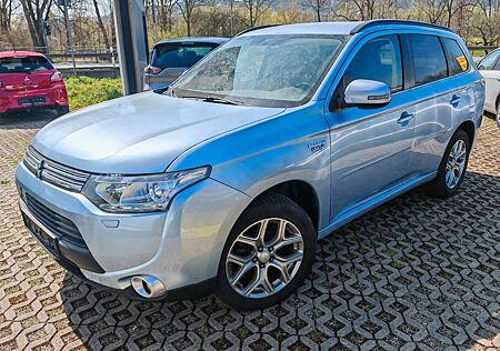 Mitsubishi Outlander .Plugg in hybrid.4WD,Automatik .Navi..
