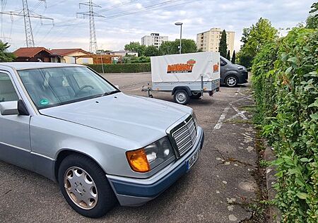 Mercedes-Benz 230 E