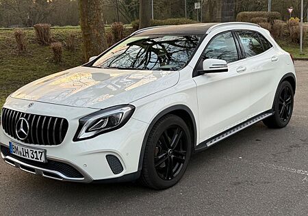 Mercedes-Benz GLA 200 -Top Ausstattung Scheckheft gepflegt