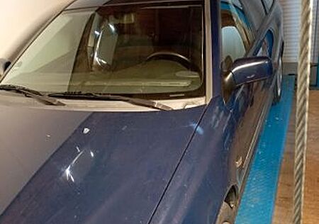 Volvo V40 1.6 -
