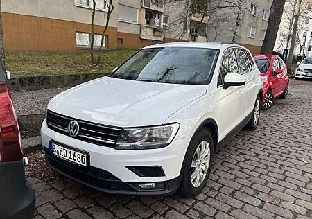 VW Tiguan Volkswagen 2.0 TDI SCR DSG 4MOTION Comfortline C...